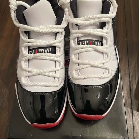 Jordan Retro 11 Low Bred - Picture 1 of 6